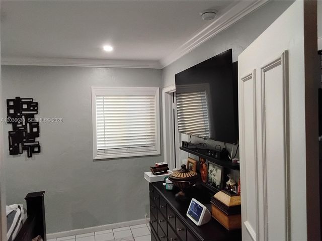 911 W Country Club Circle, Plantation, FL 33317