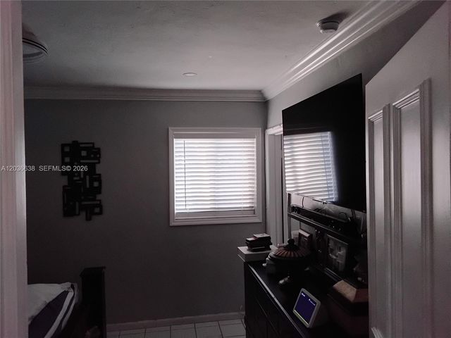 911 W Country Club Circle, Plantation, FL 33317