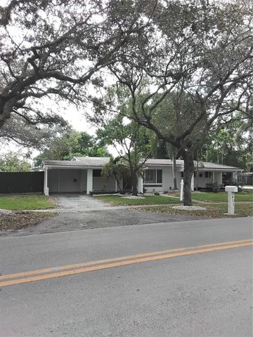 911 W Country Club Circle, Plantation, FL 33317