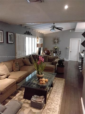 911 W Country Club Circle, Plantation, FL 33317