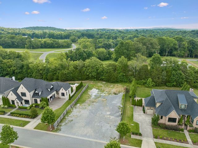 7041 Lanceleaf Dr, College Grove, TN 37046