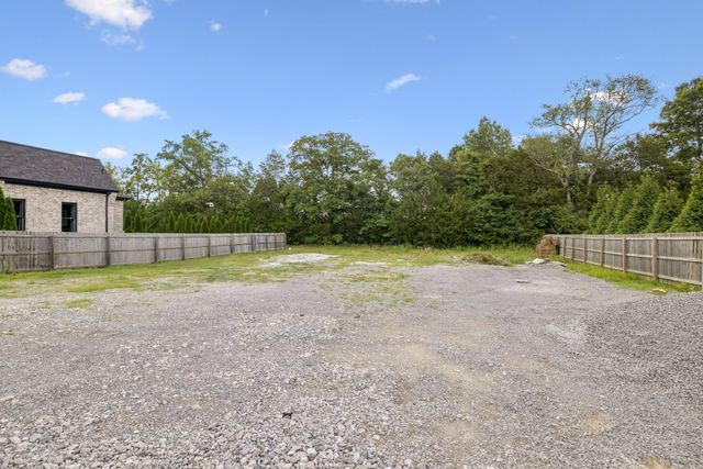 7041 Lanceleaf Dr, College Grove, TN 37046