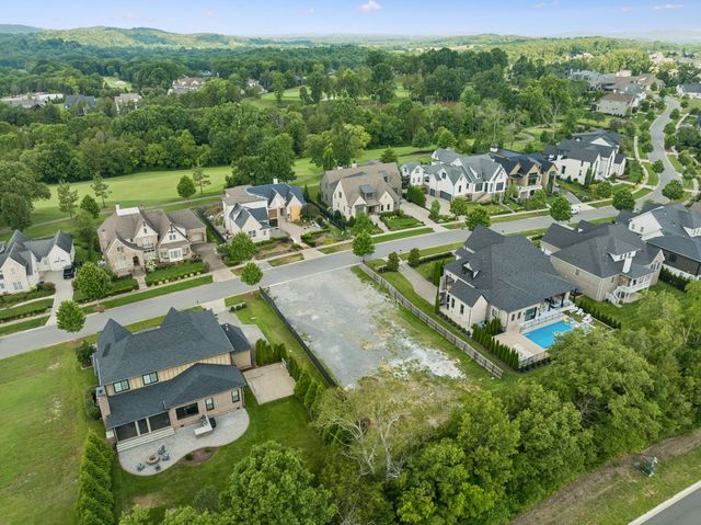 7041 Lanceleaf Dr, College Grove, TN 37046