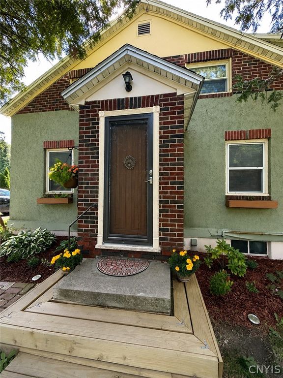 101 Maple Grove Road, Camillus, NY 13209