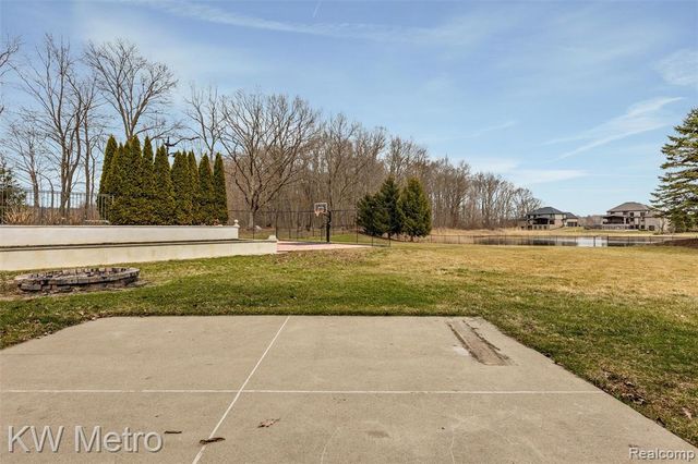 65884 Windrose Court, Ray, MI 48096