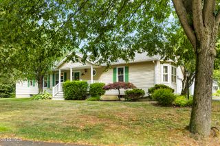 67 Victoria Way, Albany, NY 12209
