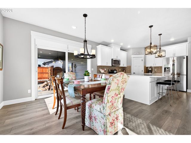 19584 CENTRAL POINT Rd, Oregon City, OR 97045