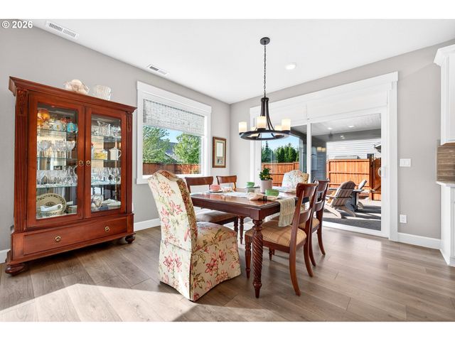 19584 CENTRAL POINT Rd, Oregon City, OR 97045