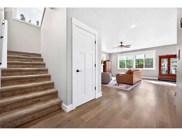 19584 CENTRAL POINT Rd, Oregon City, OR 97045