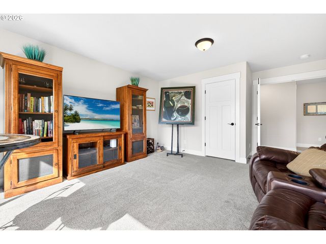 19584 CENTRAL POINT Rd, Oregon City, OR 97045