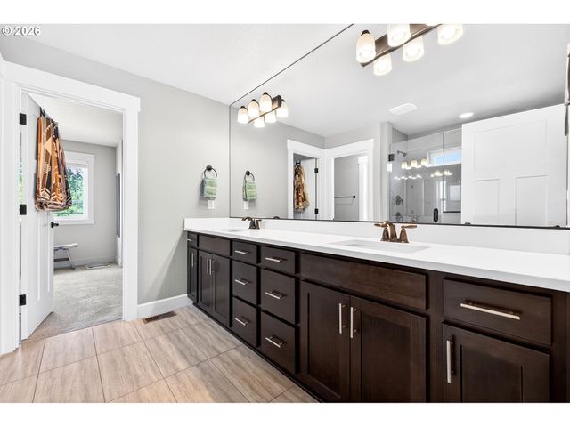 19584 CENTRAL POINT Rd, Oregon City, OR 97045