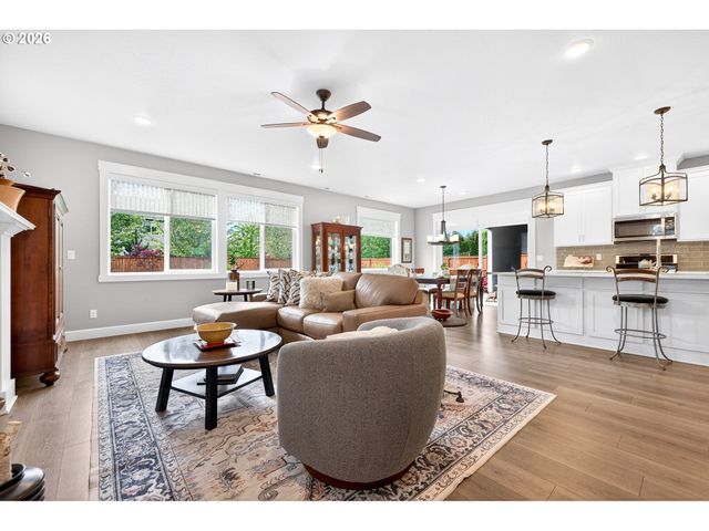 19584 CENTRAL POINT Rd, Oregon City, OR 97045
