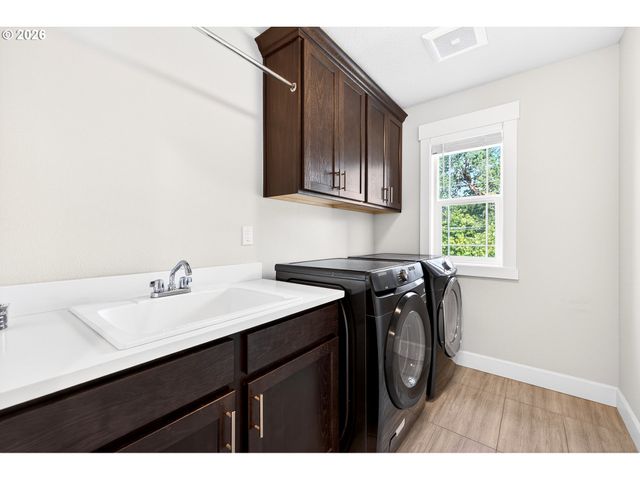 19584 CENTRAL POINT Rd, Oregon City, OR 97045