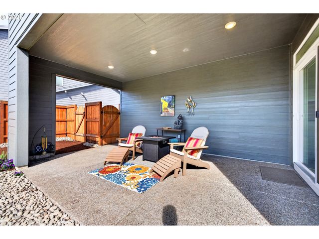19584 CENTRAL POINT Rd, Oregon City, OR 97045