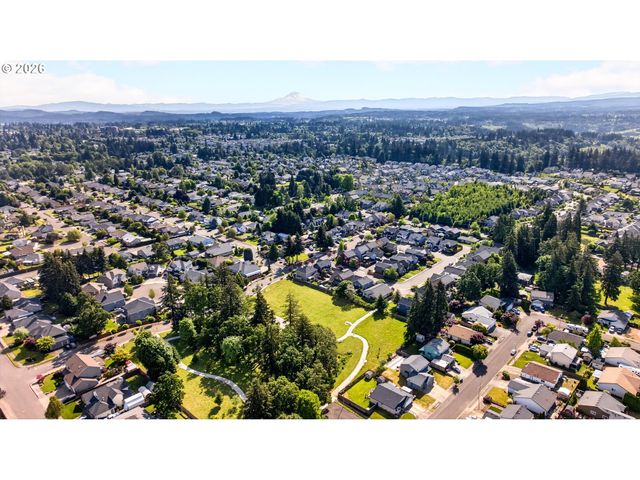19584 CENTRAL POINT Rd, Oregon City, OR 97045