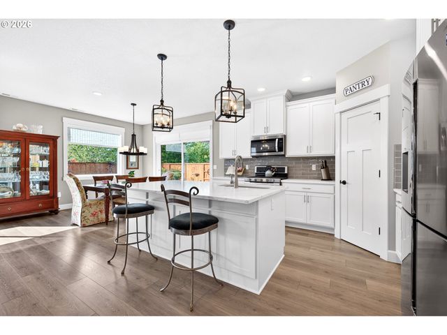 19584 CENTRAL POINT Rd, Oregon City, OR 97045