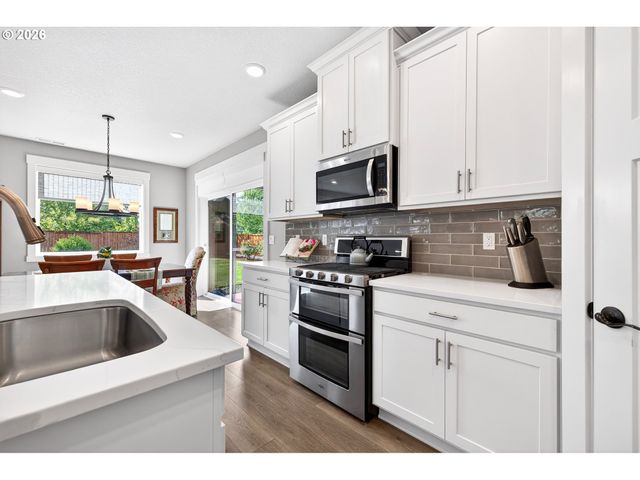 19584 CENTRAL POINT Rd, Oregon City, OR 97045