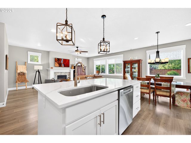 19584 CENTRAL POINT Rd, Oregon City, OR 97045
