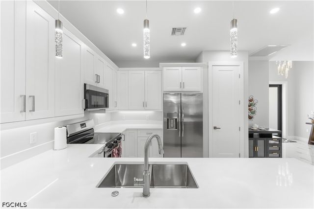 717 Zendor AVE, Fort Myers, FL 33913