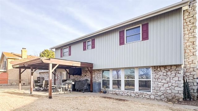 11501 Carriage Drive, Yukon, OK 73099