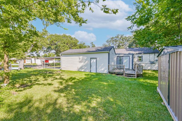 1102 W Hart Avenue, Pasadena, TX 77506