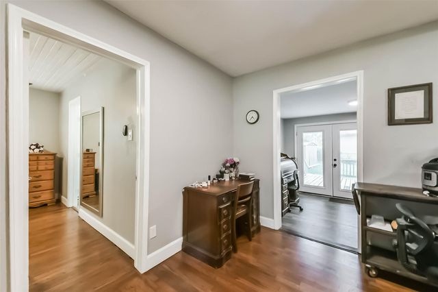 1102 W Hart Avenue, Pasadena, TX 77506