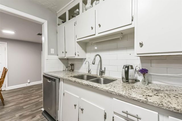 1102 W Hart Avenue, Pasadena, TX 77506