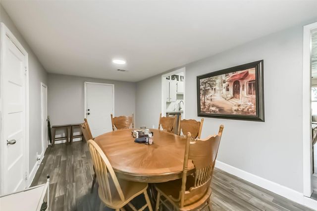 1102 W Hart Avenue, Pasadena, TX 77506