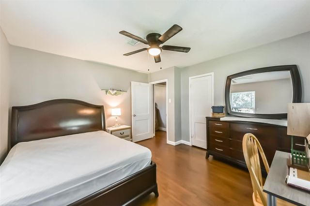 1102 W Hart Avenue, Pasadena, TX 77506