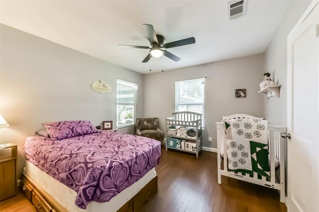 1102 W Hart Avenue, Pasadena, TX 77506