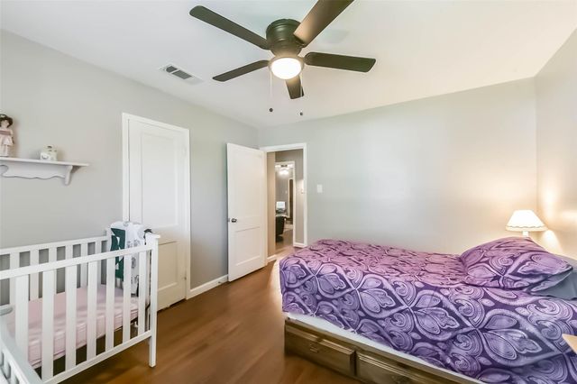 1102 W Hart Avenue, Pasadena, TX 77506