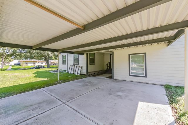 1102 W Hart Avenue, Pasadena, TX 77506