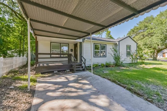 1102 W Hart Avenue, Pasadena, TX 77506