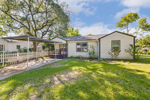 1102 W Hart Avenue, Pasadena, TX 77506