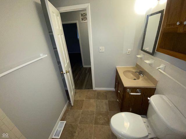 1260 N Ridgeview Drive, Indianapolis, IN 46219