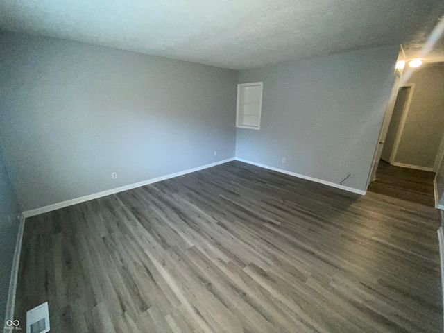 1260 N Ridgeview Drive, Indianapolis, IN 46219