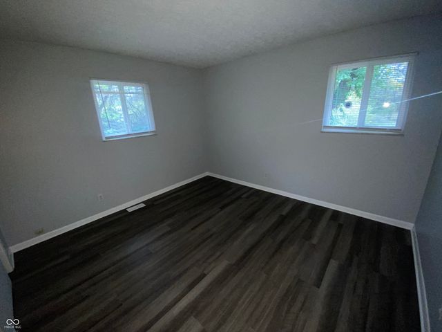 1260 N Ridgeview Drive, Indianapolis, IN 46219