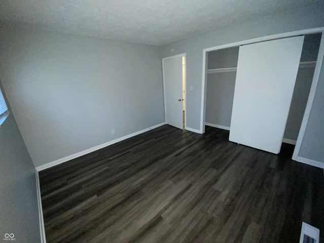 1260 N Ridgeview Drive, Indianapolis, IN 46219