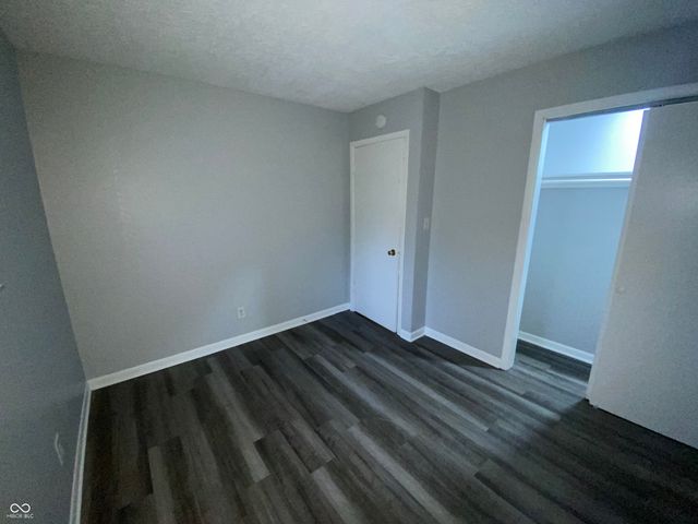 1260 N Ridgeview Drive, Indianapolis, IN 46219