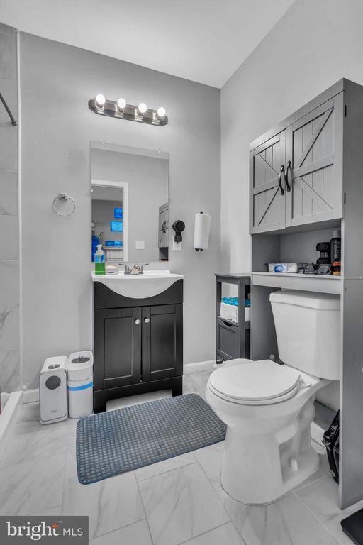 Image 11 of property listing at 4908 - 1/2 HARFORD RD, Baltimore, MD 21214