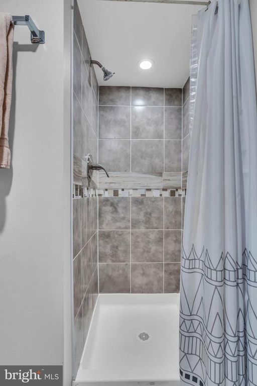 Image 17 of property listing at 4908 - 1/2 HARFORD RD, Baltimore, MD 21214