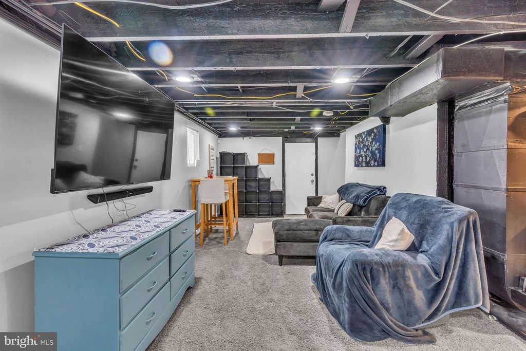 Image 18 of property listing at 4908 - 1/2 HARFORD RD, Baltimore, MD 21214