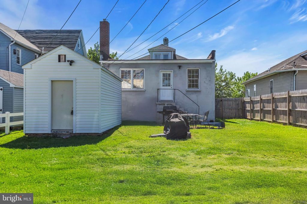 Image 20 of property listing at 4908 - 1/2 HARFORD RD, Baltimore, MD 21214