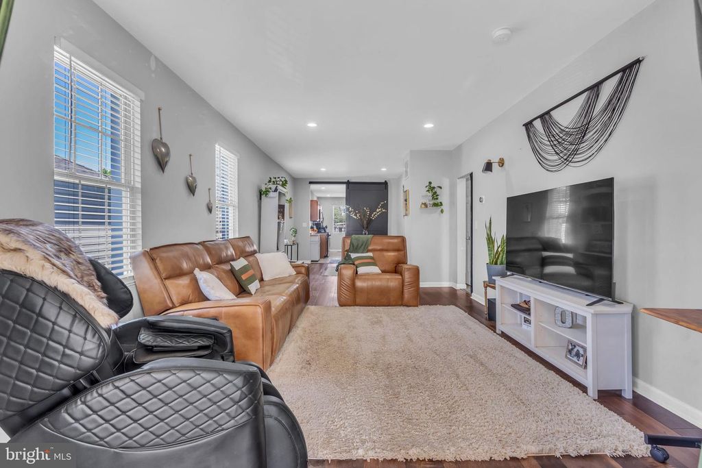 Image 3 of property listing at 4908 - 1/2 HARFORD RD, Baltimore, MD 21214