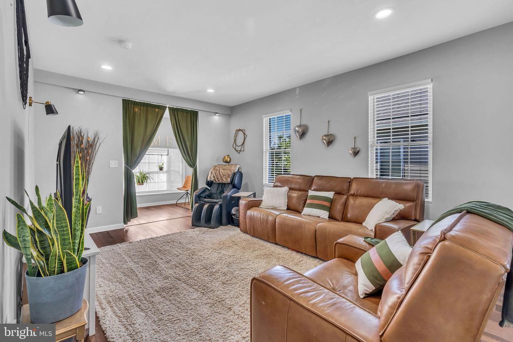 Image 4 of property listing at 4908 - 1/2 HARFORD RD, Baltimore, MD 21214