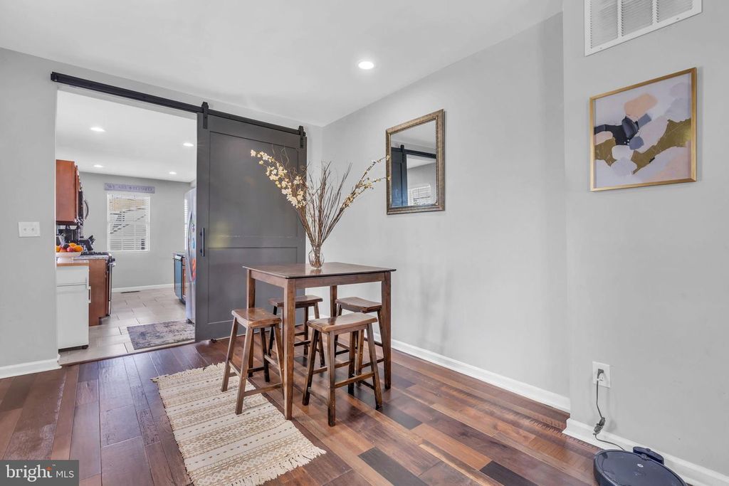 Image 5 of property listing at 4908 - 1/2 HARFORD RD, Baltimore, MD 21214