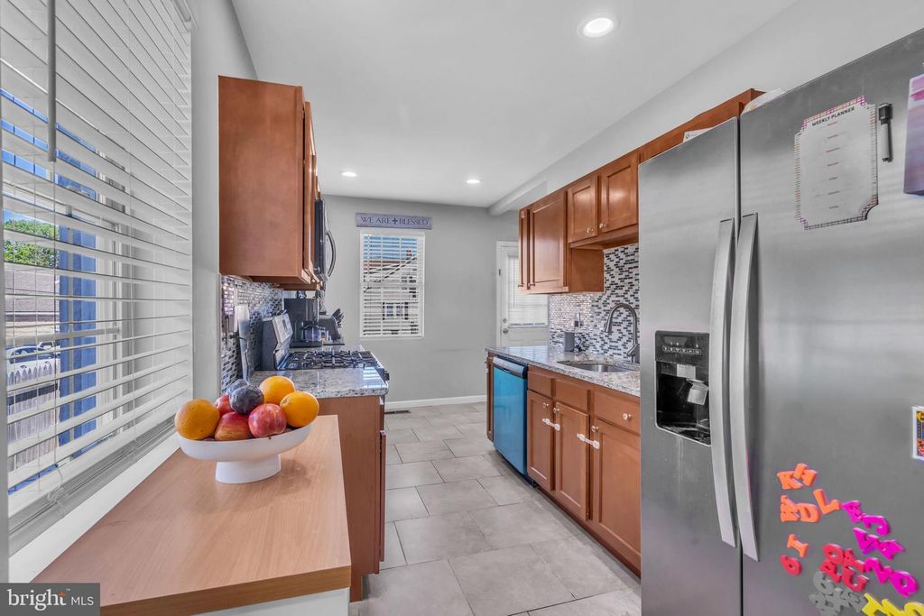 Image 6 of property listing at 4908 - 1/2 HARFORD RD, Baltimore, MD 21214