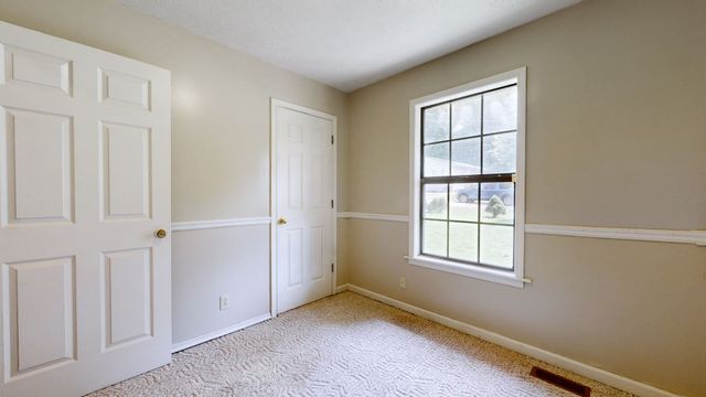 14 Cable Rd, Oak Grove, KY 42262