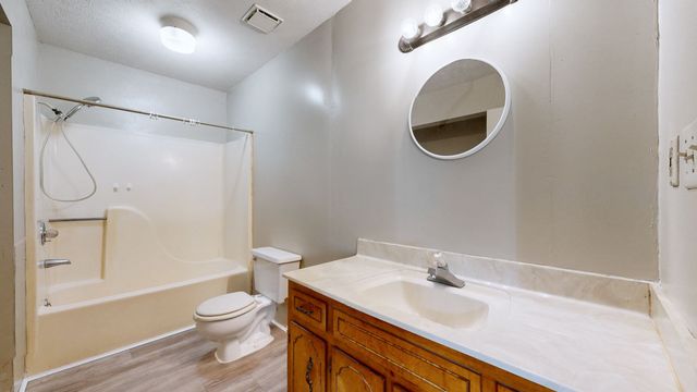 14 Cable Rd, Oak Grove, KY 42262