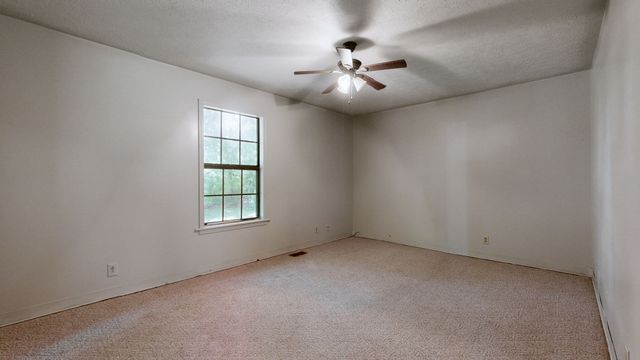 14 Cable Rd, Oak Grove, KY 42262